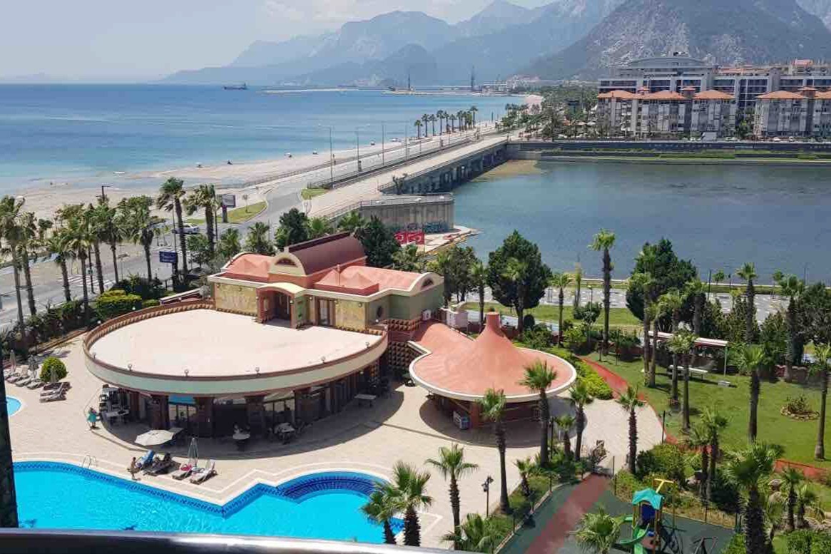 安塔利亚海滨2卧室公寓空调和泳池Konyaalti