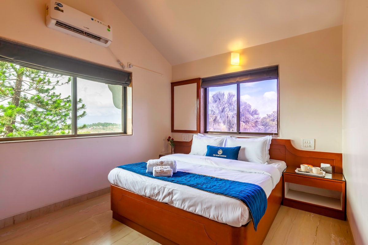 7 Bedroom with Pool Family Villa in Mahabaleshwar