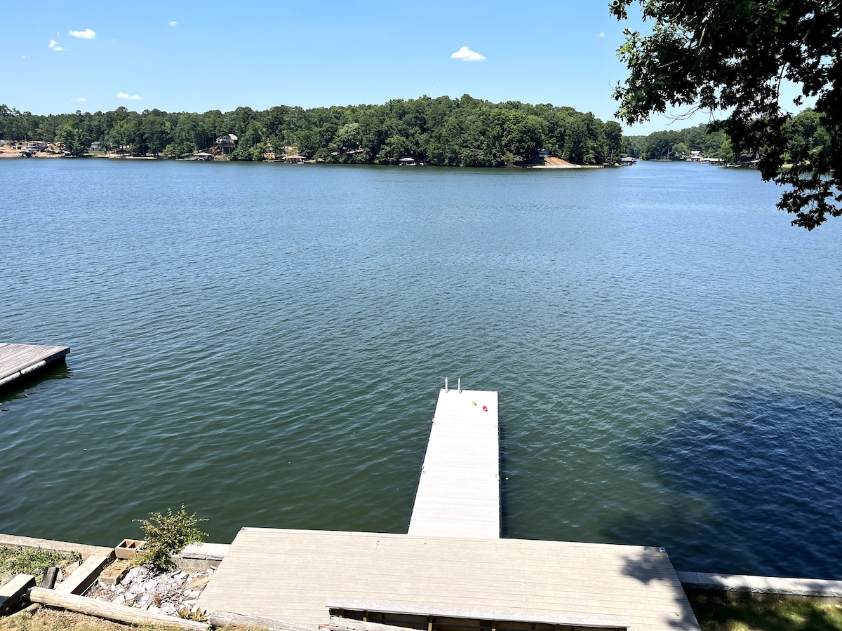 杰克逊湖滨（ Jackson Lake Waterfront ） ，带码头和美景