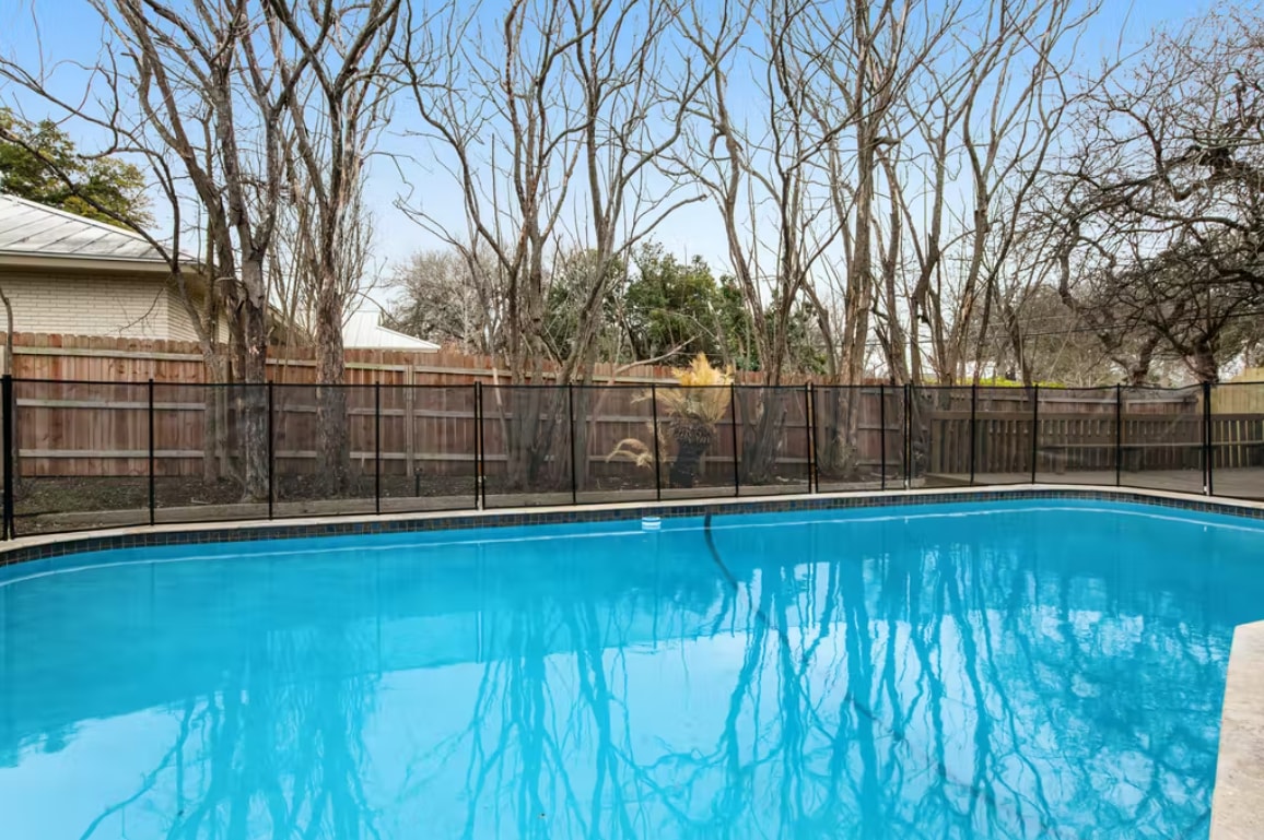 Luxury Home with Pool! Sleeps 13, Central Location