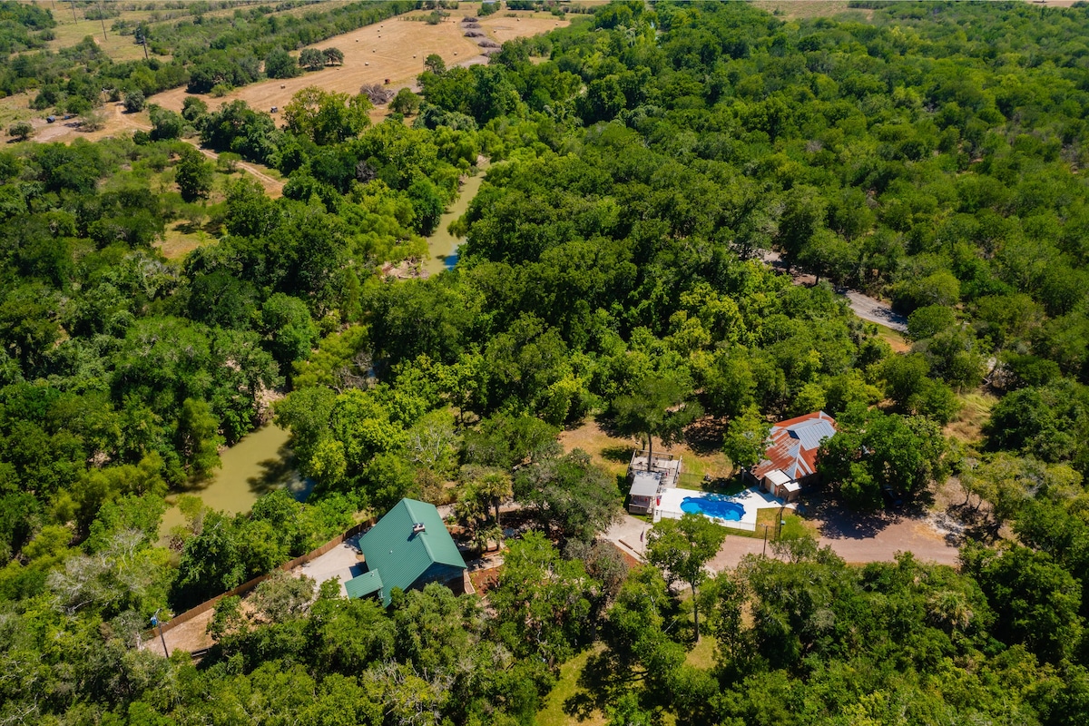 Goliad River House With Private Pool On 4+ Acres!