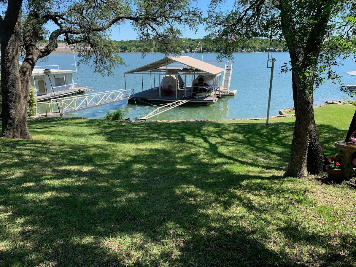 Peaceful Lakefront Retreat On Lake Brownwood