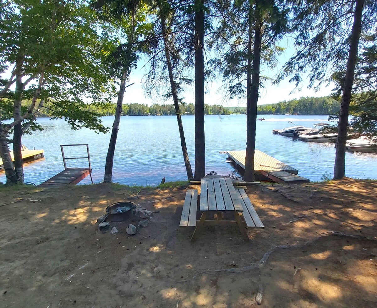 The Beachside Cottage on Lake by Algonquin (SA)