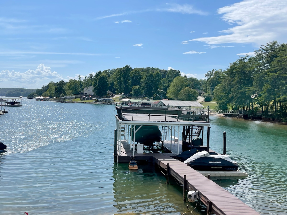 Lake Keowee 5 BR Dock Large Cabana in a Quiet Cove
