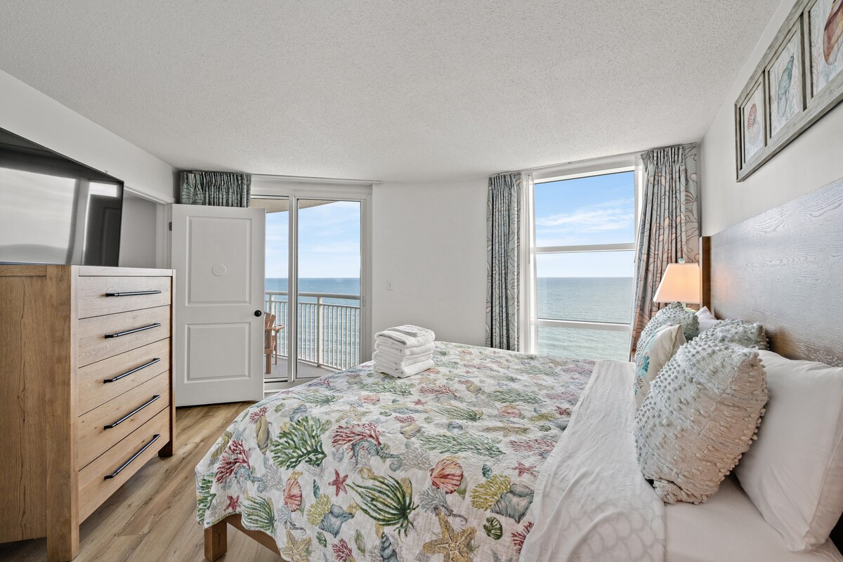 Light and Breezy Oceanfront 3 bedroom (SBR1706)