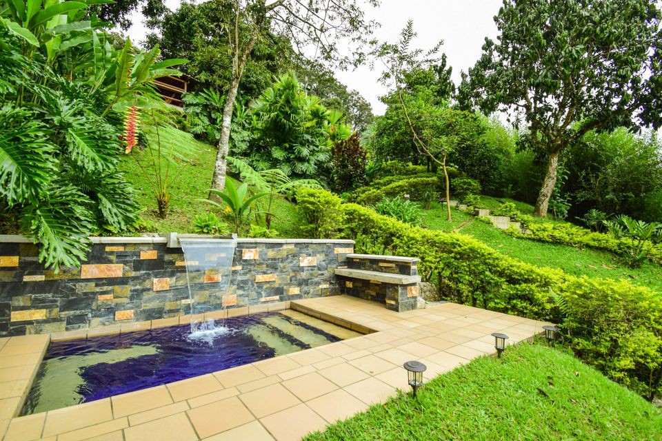 Casa Finca y Cabaña con jacuzzi y cascadas