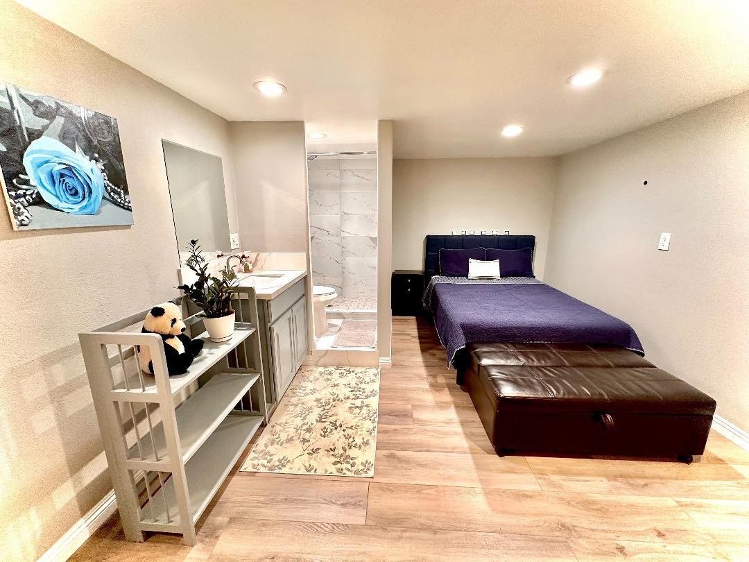 University City Private w/bath *Converted Garage*