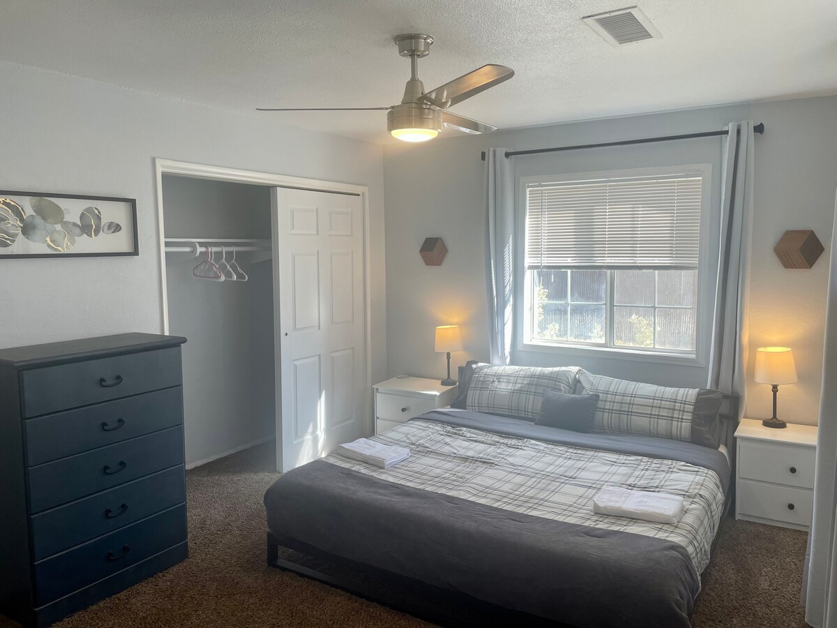 Private Master Bedroom and Bathroom in Flagstaff