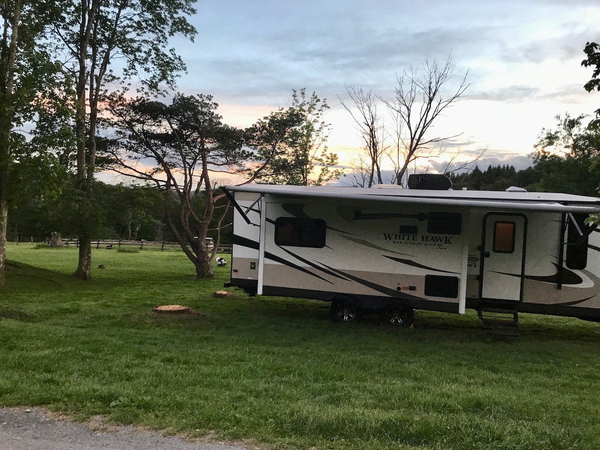 Sunset Cottage RV at Green Meadows Farm