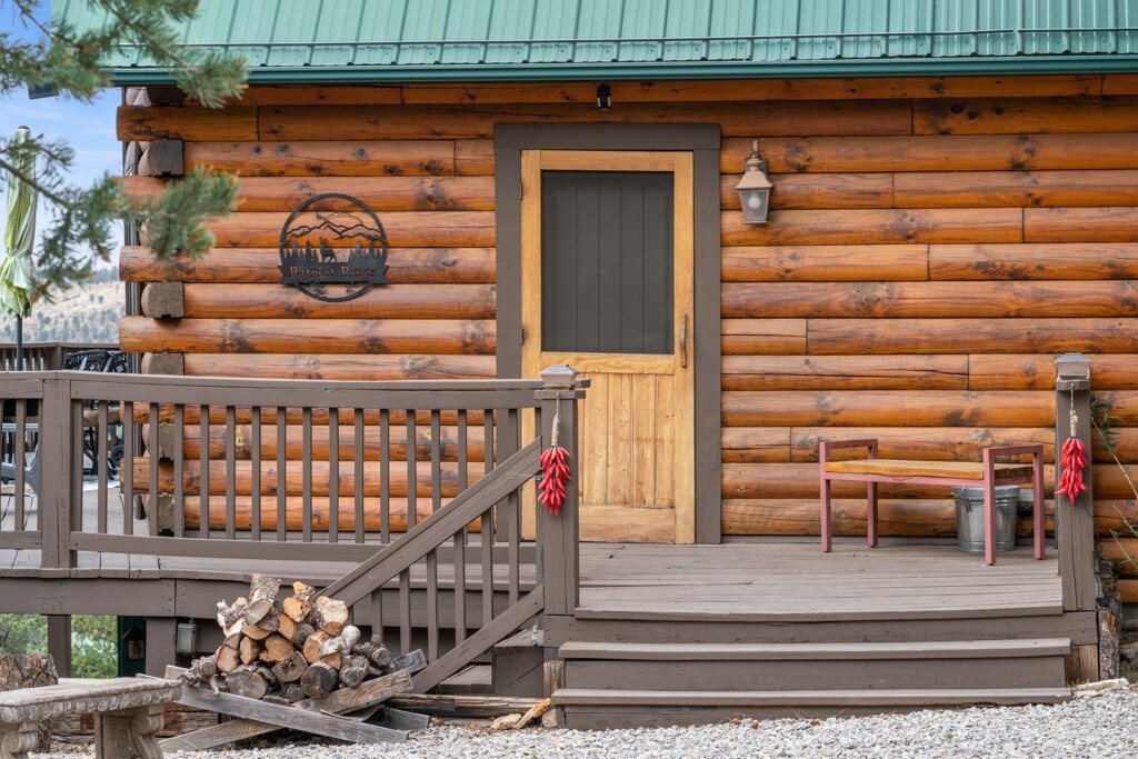 Dreamy 3/2 Cabin with 3 decks & spectacular VIEWS