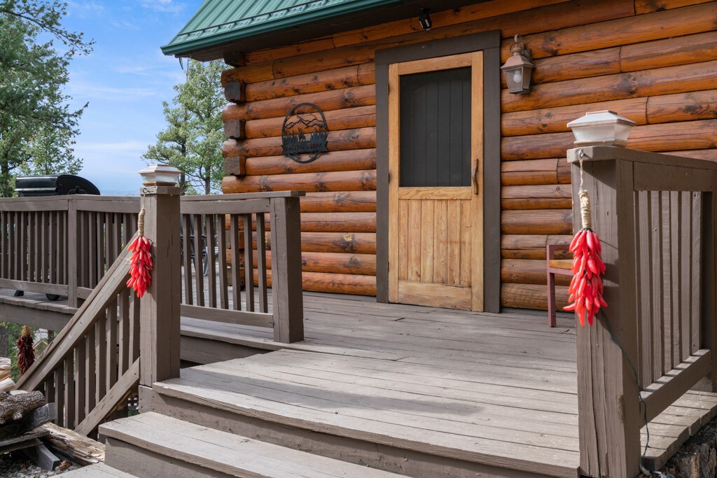 Dreamy 3/2 Cabin with 3 decks & spectacular VIEWS