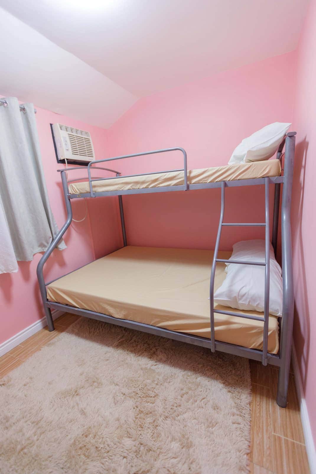 Maven 's婴儿床（ 2间卧室、全功能空调、Netflix、高速无线网络！ ）