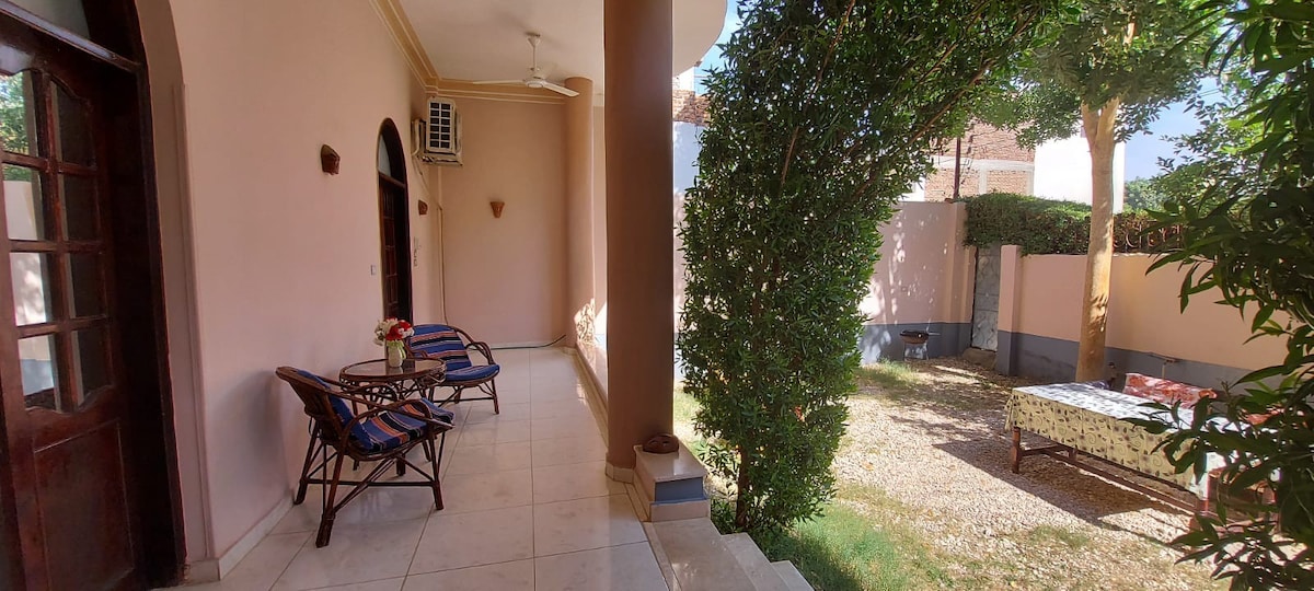 享受Luxor/带私人花园的单间公寓