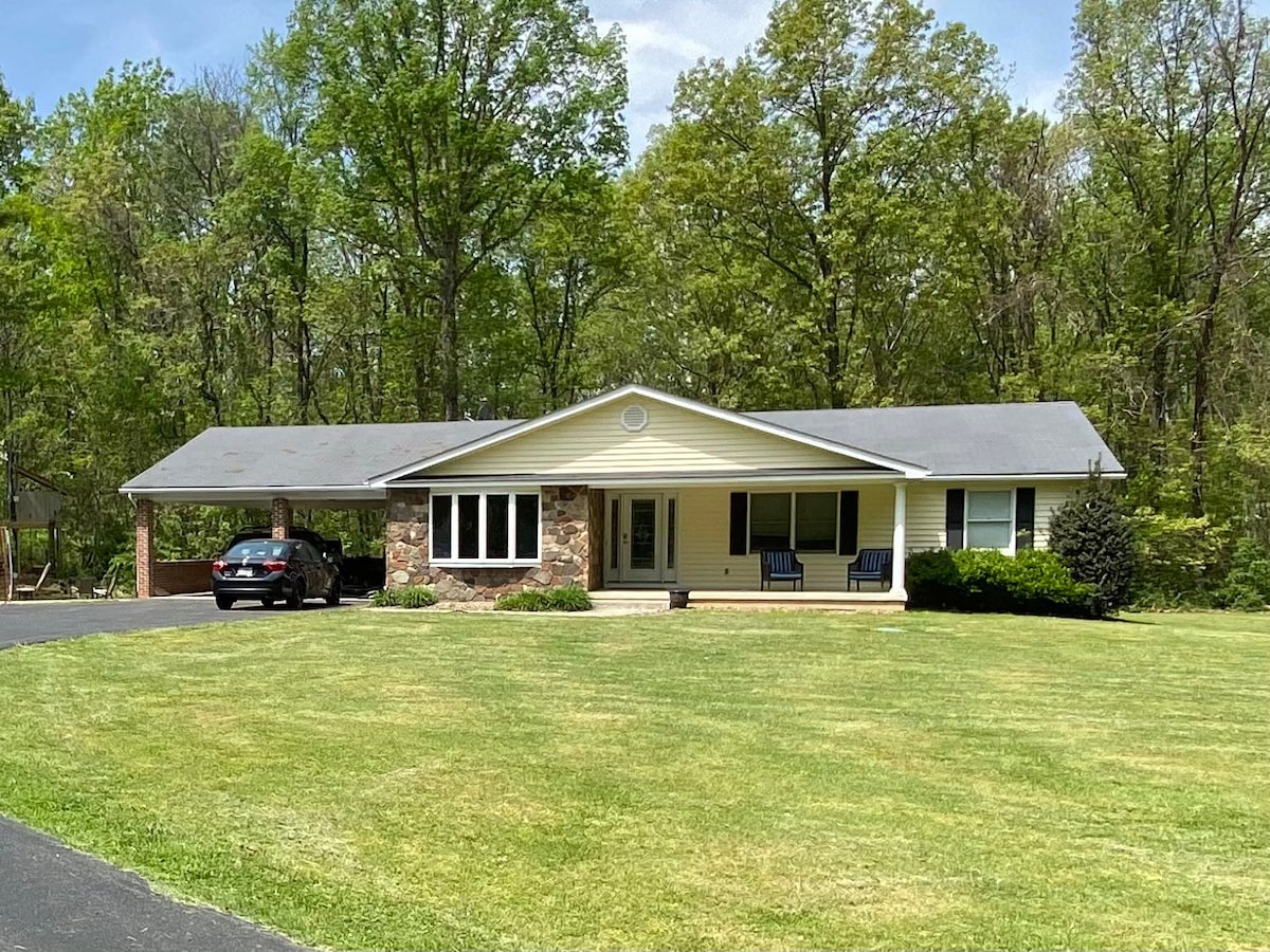 4 Bed Bungalow in the Shenandoah Valley