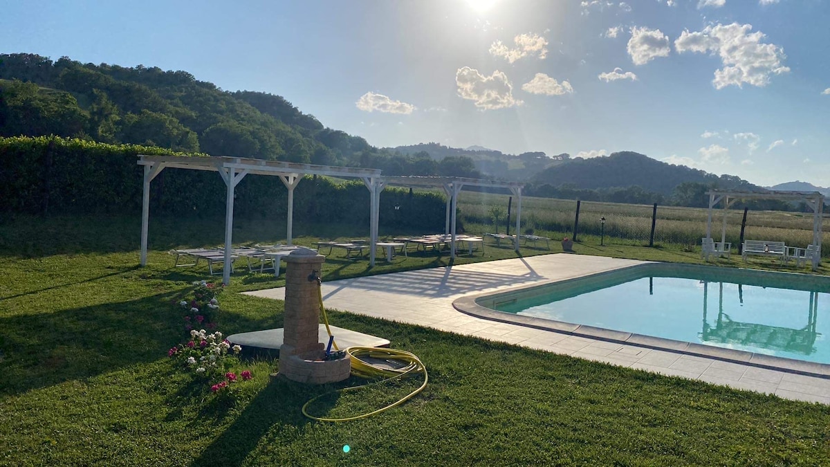 APPARTAMENTO INCANTEVOLE CON PISCINA