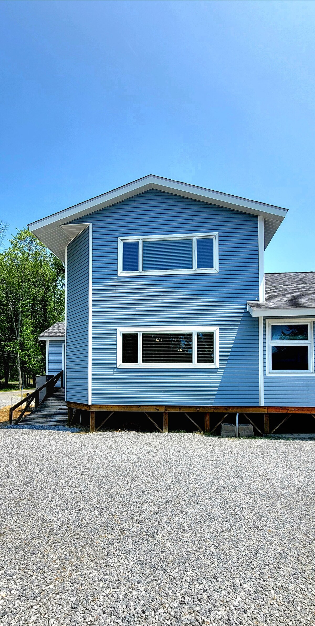 Lakefront Cottage outside Erie