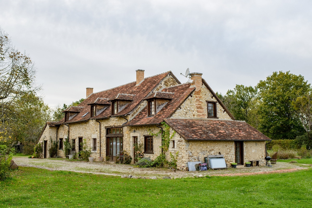 Les Estivaux ravissant gîte , parc 4ha piscine