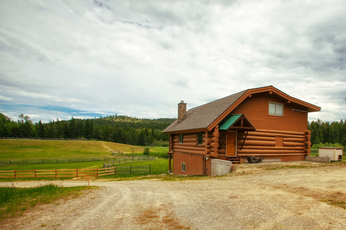 Rustic Log Cabin with Pasture and Mountain Views
