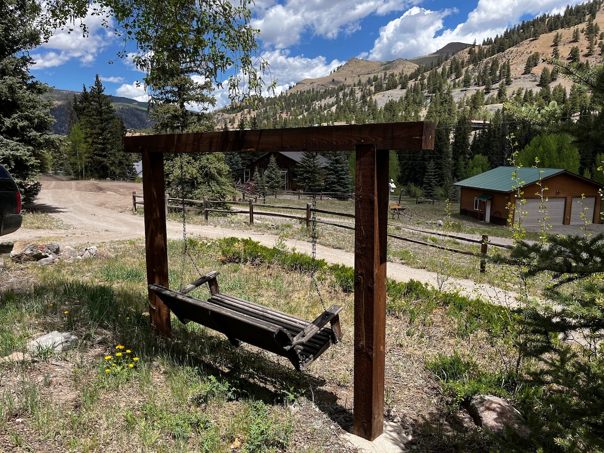 Quaint and peaceful cabin on 1 acre