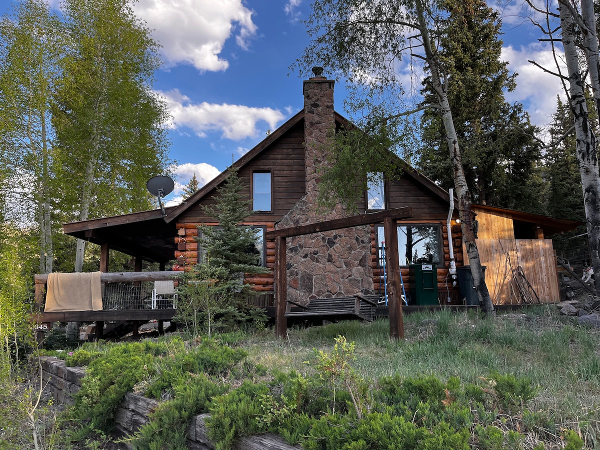 Quaint and peaceful cabin on 1 acre