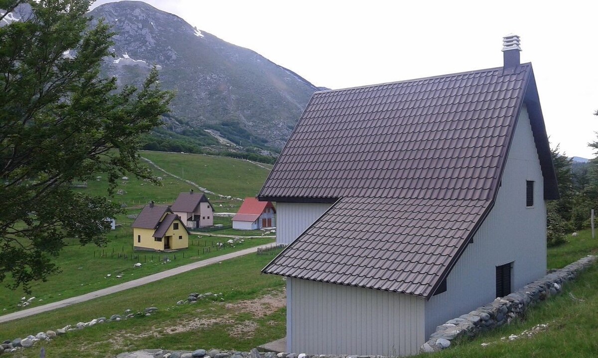 舒适愉快的小屋，可欣赏滑雪坡景观