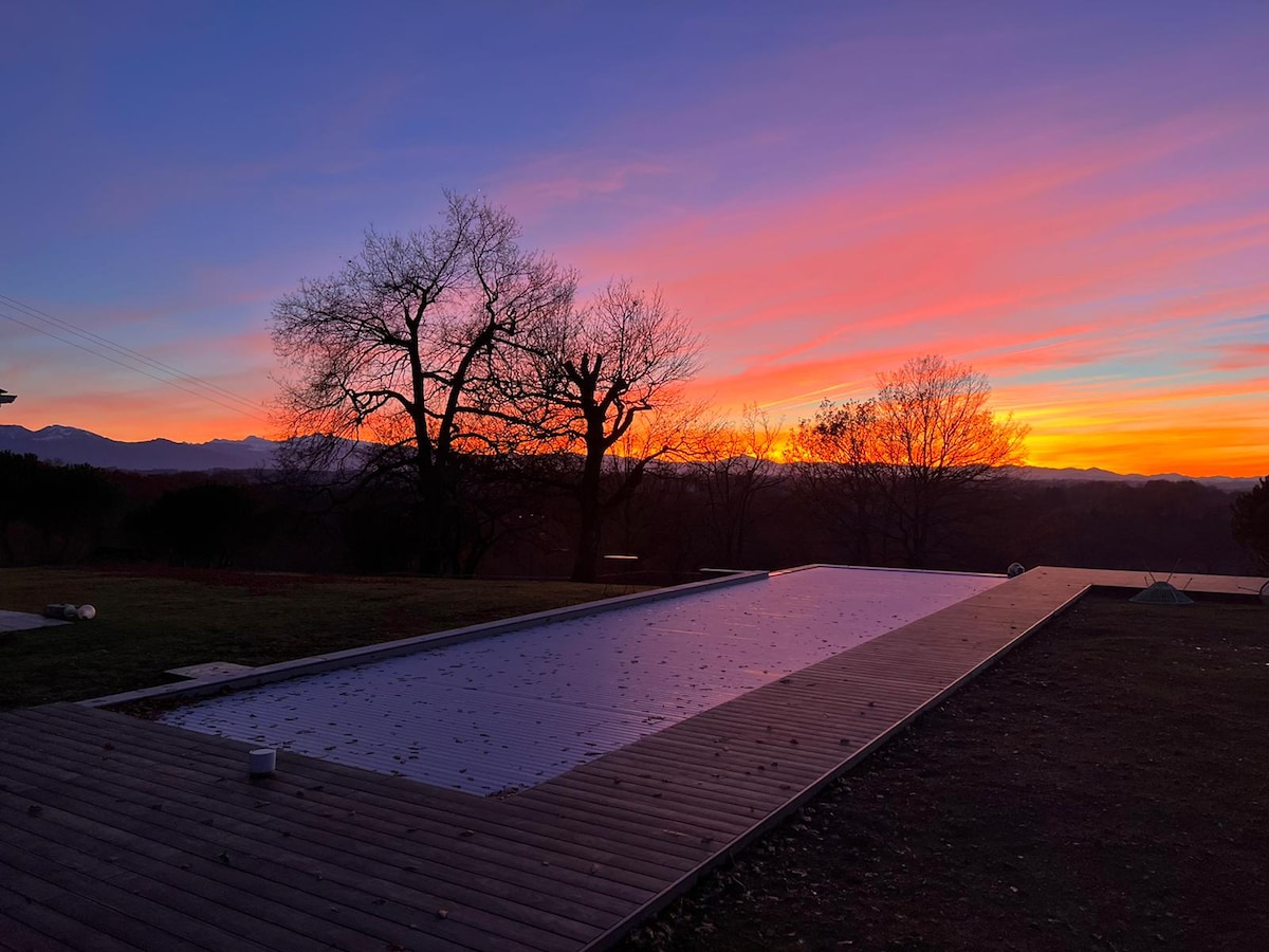 VILLA DE 300m2 VUE SUR LES PYRÉNÉES