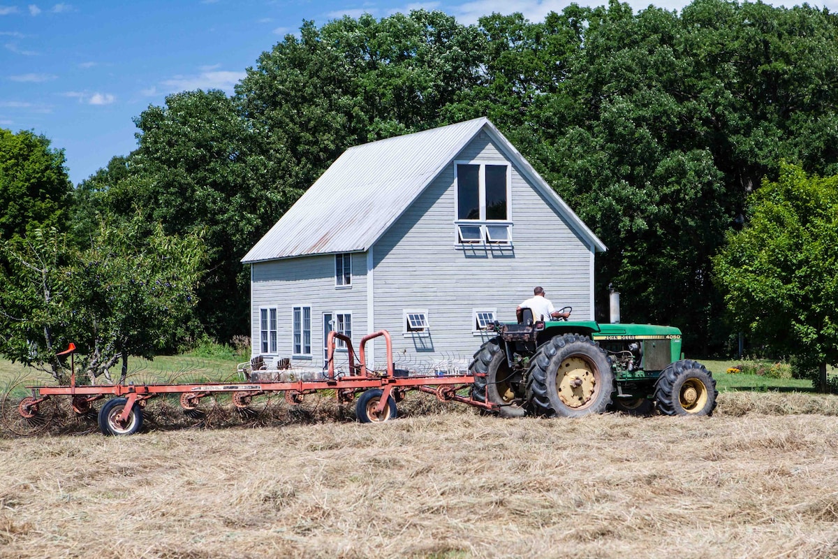 Antique Barn-Farm Kitchen-Loft — Nouveau Glamping!