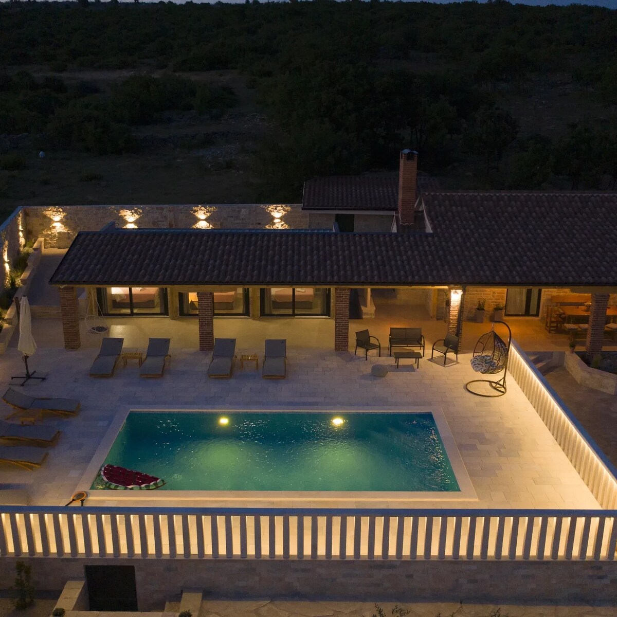 Solitude Villa with heated pool (salt water)