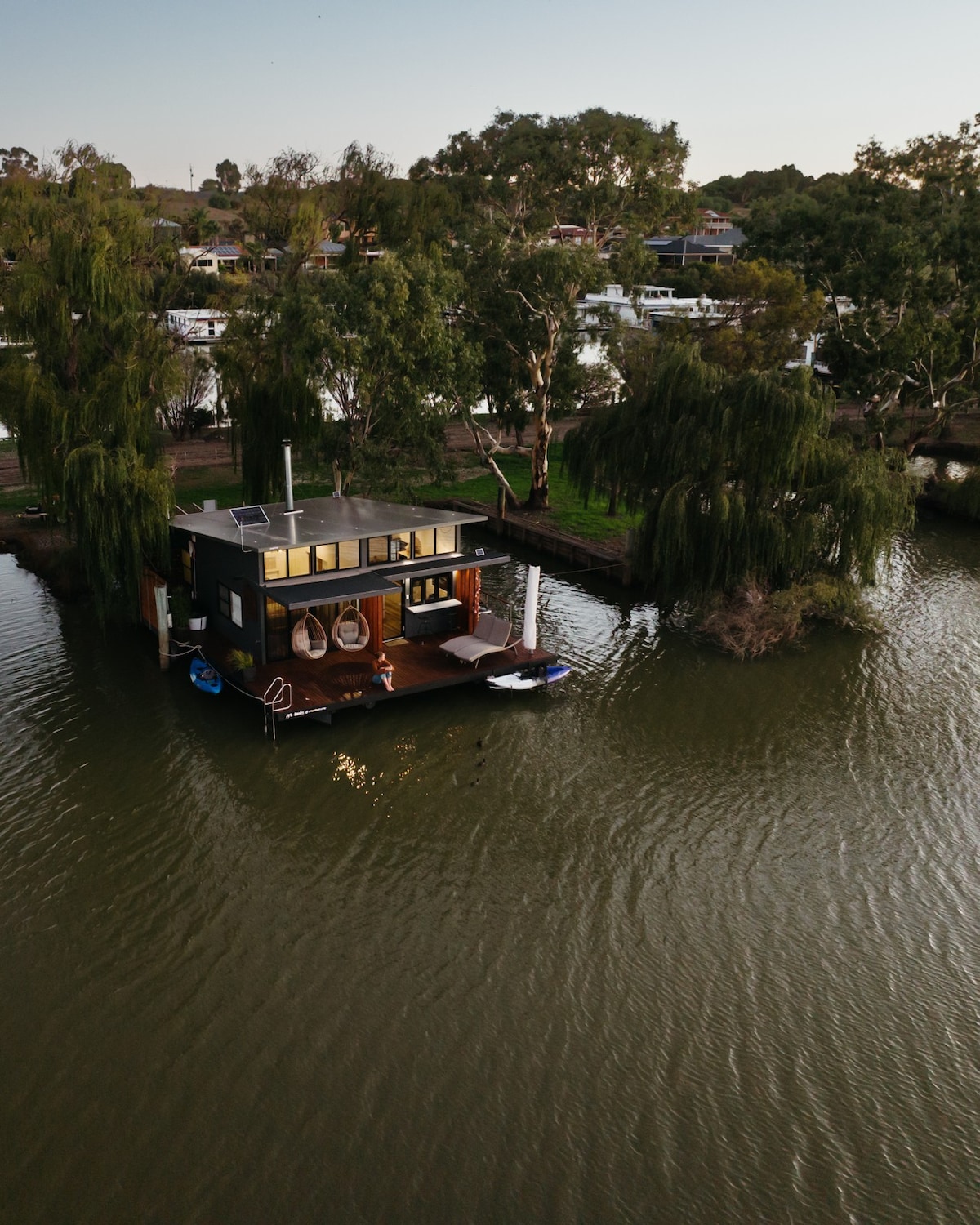 方舟-默里河（ Murray River ）上独一无二的漂浮之家