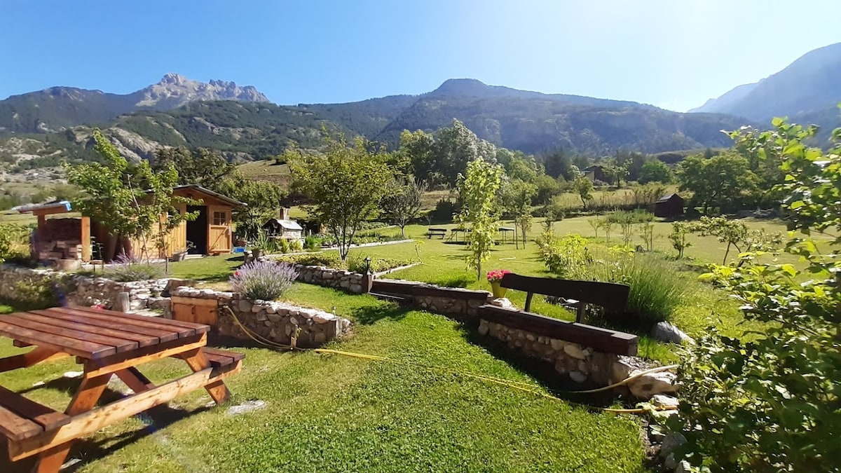 Lovely studio in a new wooden chalet + garden