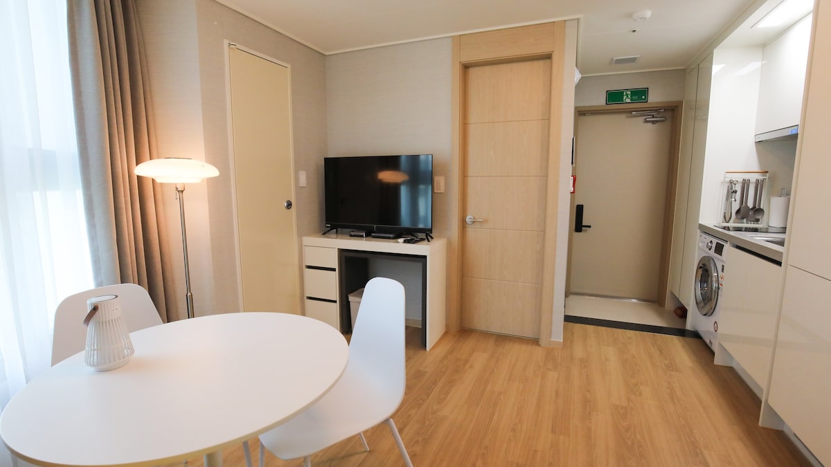 WECOSTAY Myeongdong G1 (1인실)