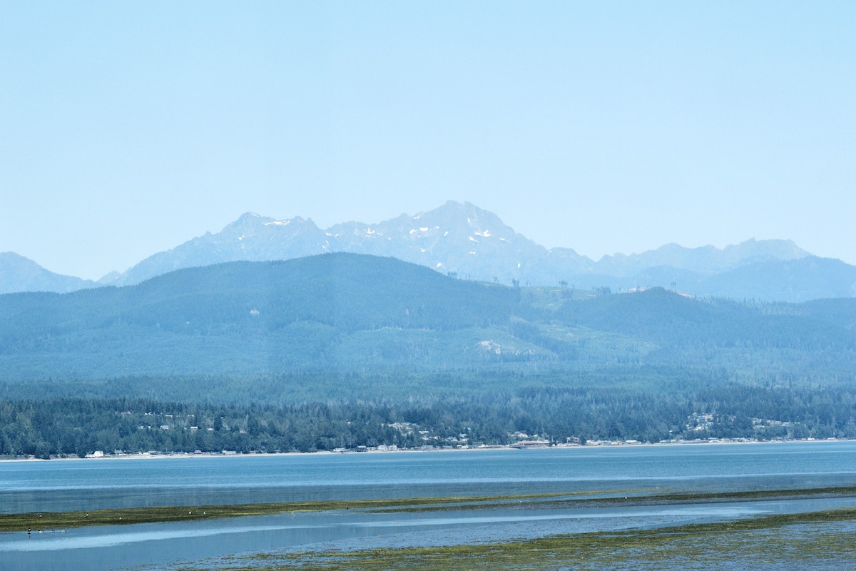 安纳斯湾海滩别墅（ Annas Bay Beach House ） ，位于胡德运河（ Hood Canal ） ，提供无线网络、