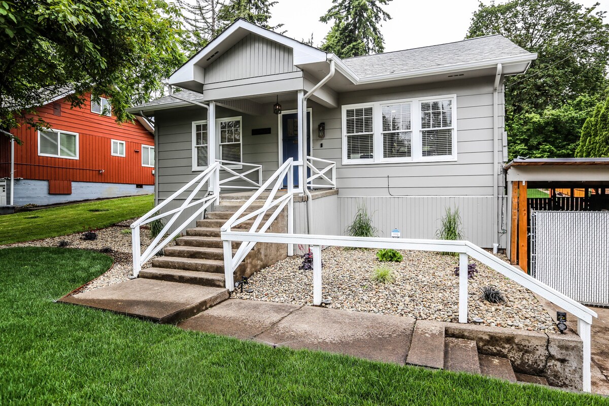 Beautifully Updated Island Park 1915 Bungalow