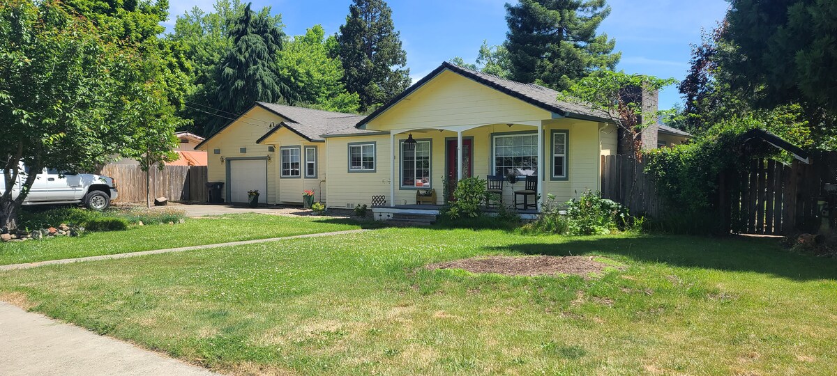 The Cherry Cottage with built in pool