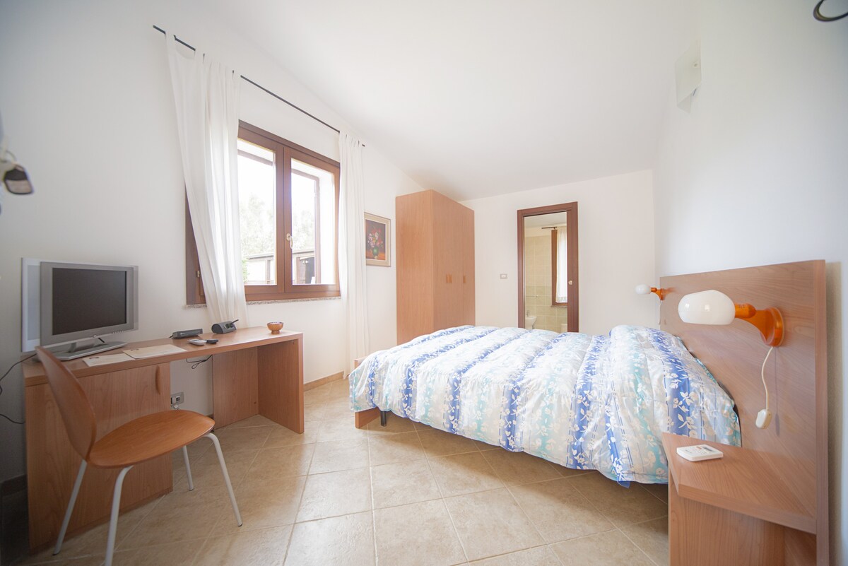 Economy Rooms in B&B in countryside of Alghero