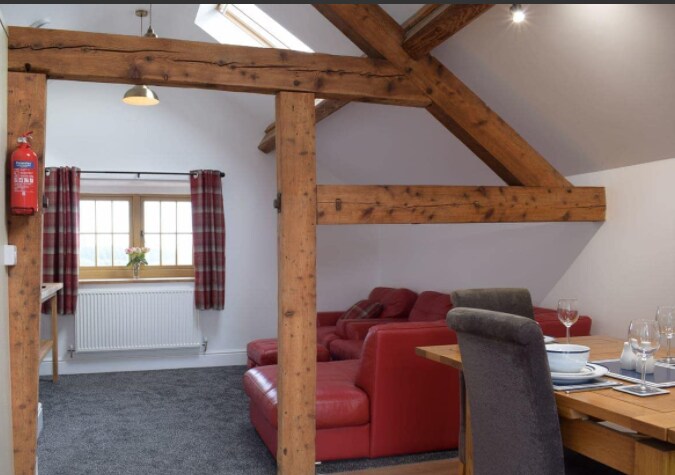 Luxury 2 bedroom barn conversion with hot tub