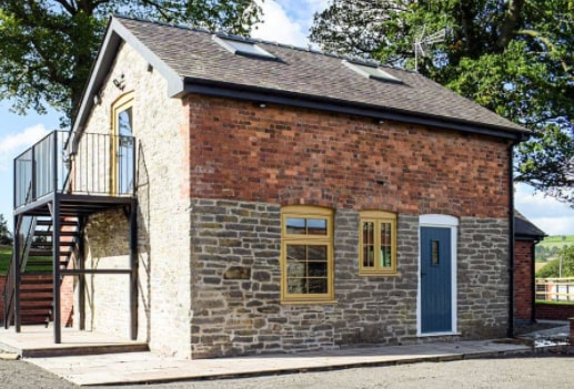 Luxury 2 bedroom barn conversion with hot tub