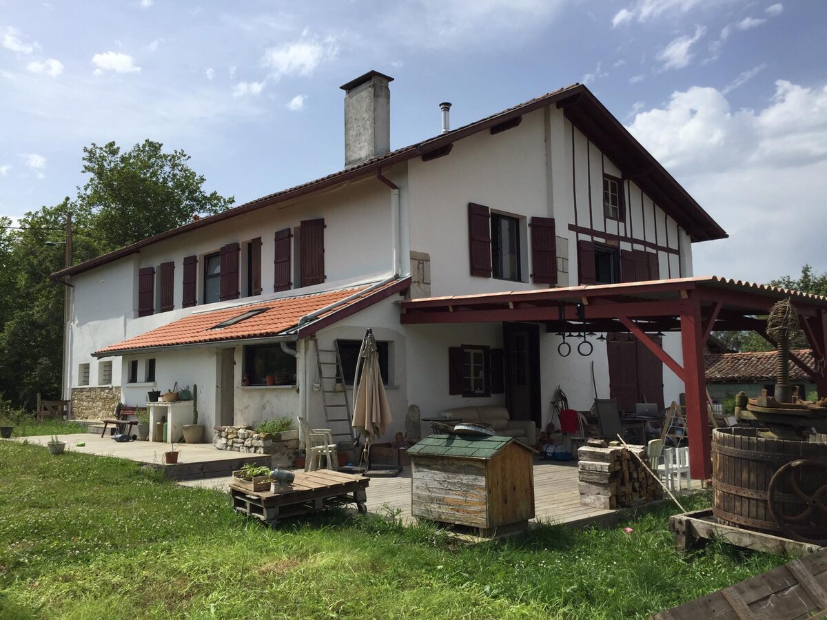 Ancienne ferme basque rénovée par nos soins.