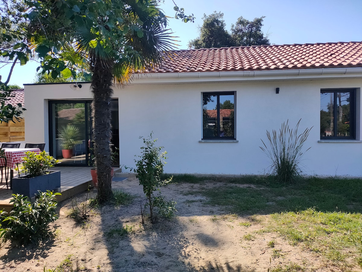 Charmante petite maison à 300m de l'Océan