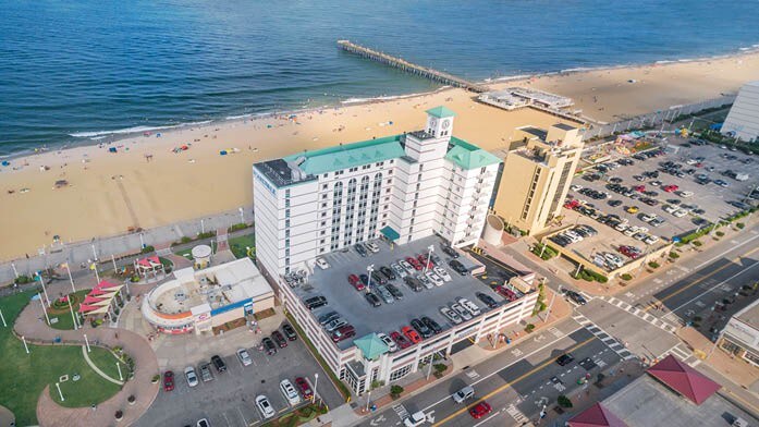 Oceanview 2 bedroom right on Virginia Beach