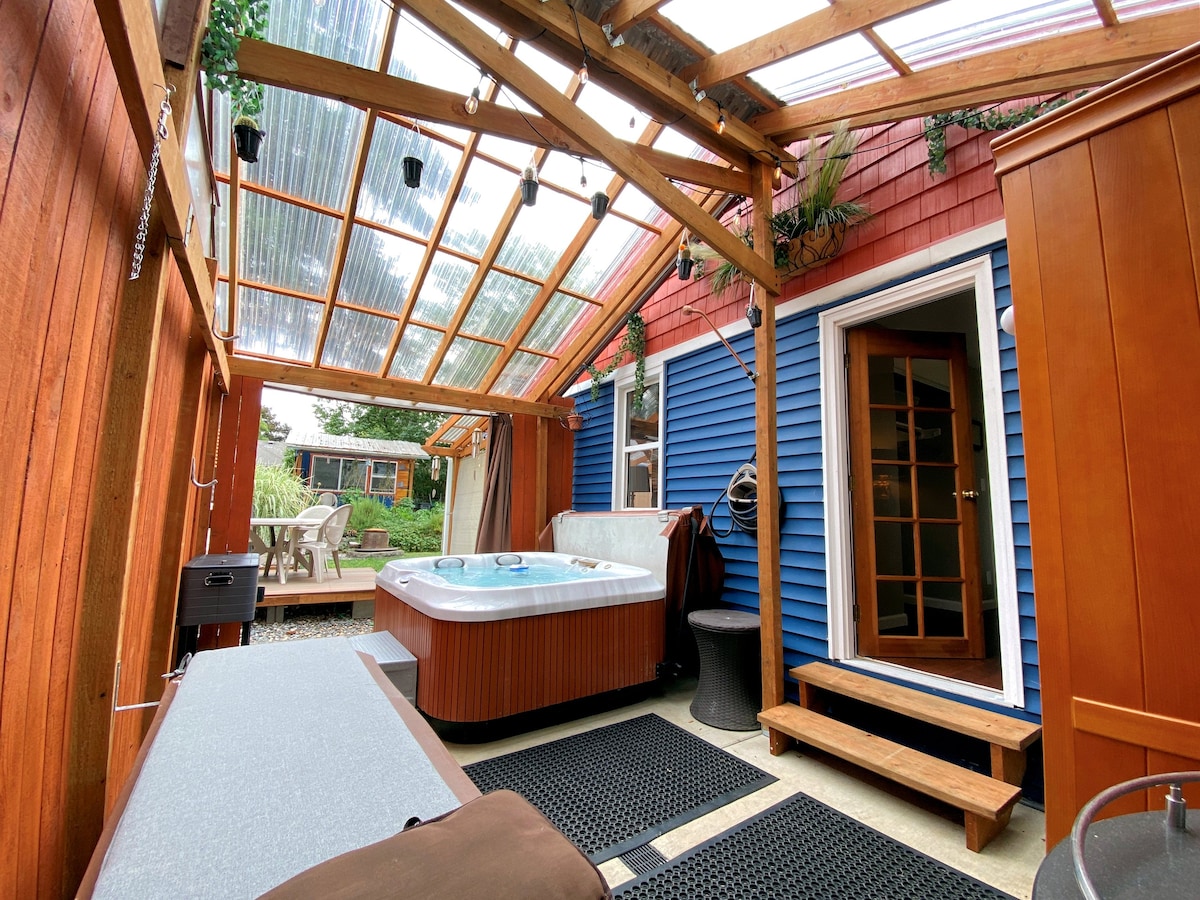 温哥华绿洲（ Vancouver Oasis ） ，带热水浴缸、桑拿房和冷水浴缸。