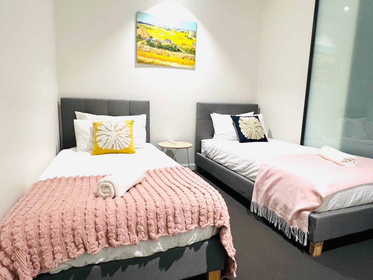 Lv49-Stunning and Comfy apt CBD