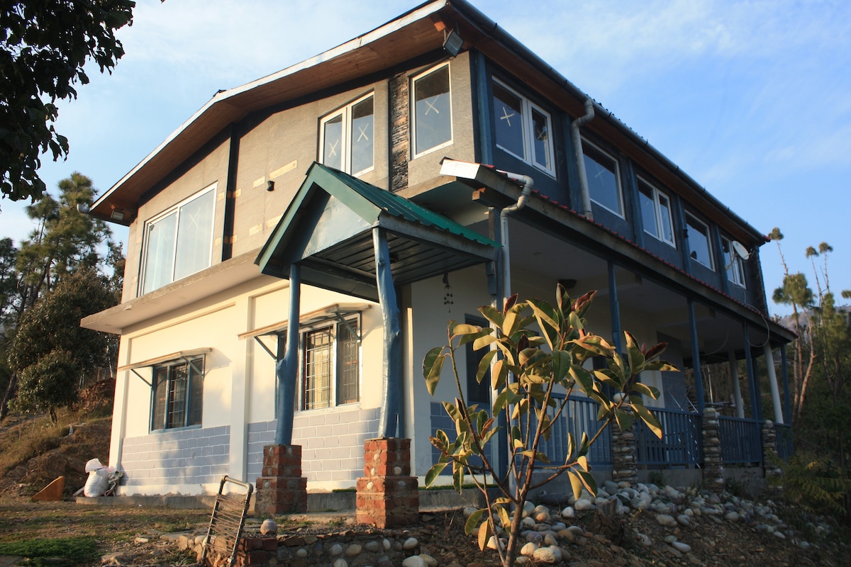 Santa Rosa - A Two BR Home in the Hills of Shimla.