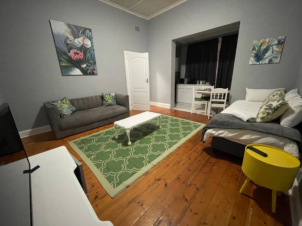 Stunning 1 bedroom apartment -great location