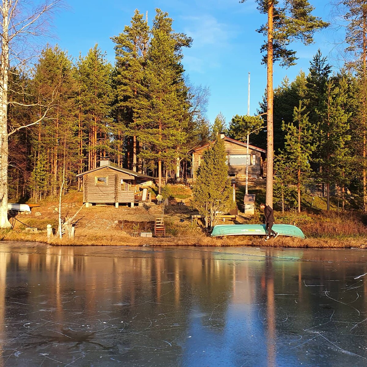 Kuikkoniemi-湖景小木屋，配备热水浴缸等