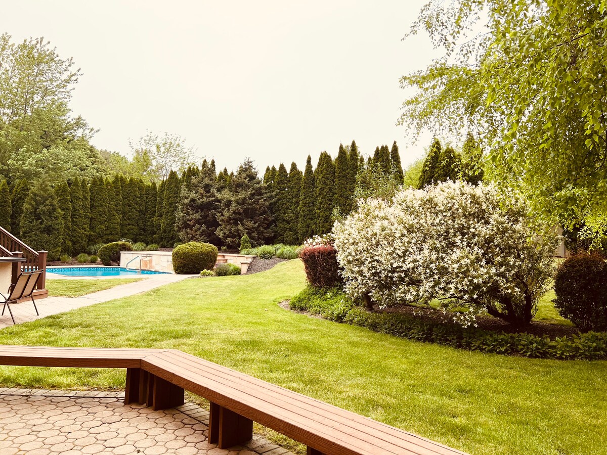 温馨美丽的房源，有令人难以置信的院子和游泳池