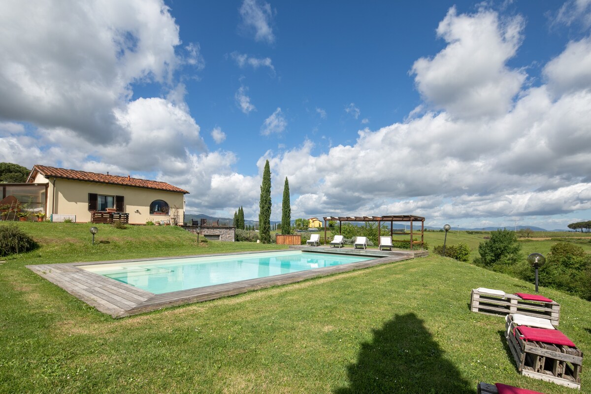 Casina al Vento-Suite with private garden and pool