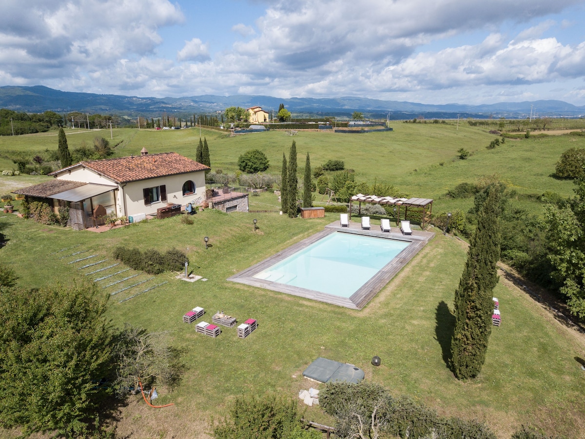 Casina al Vento-Suite with private garden and pool
