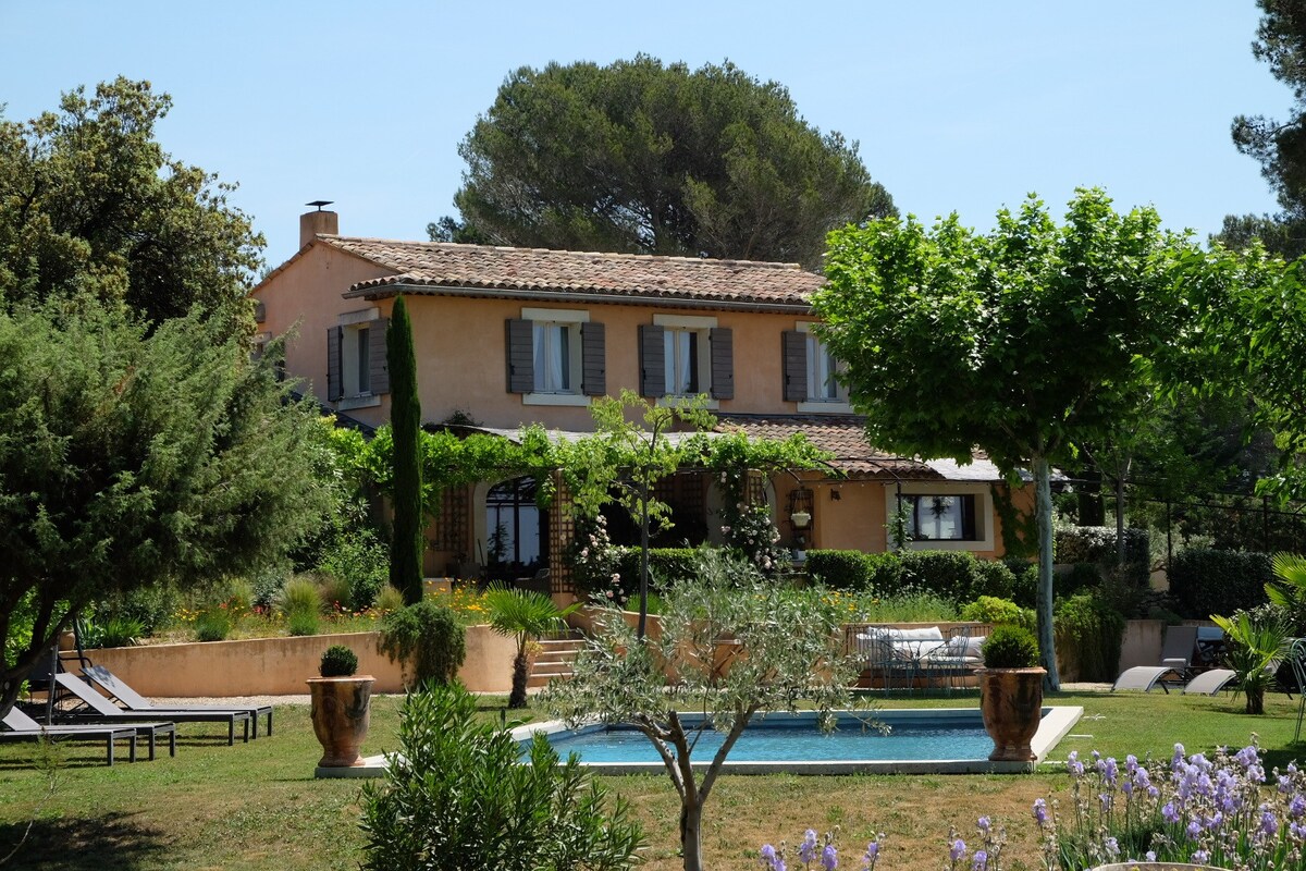 Maison provençale au pied du Luberon