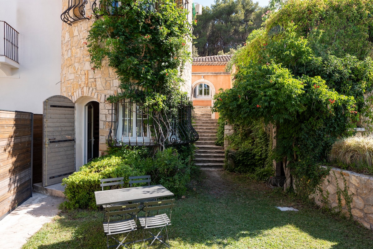 La Tour - Pigeonnier Provençal - Mas des Sous Bois